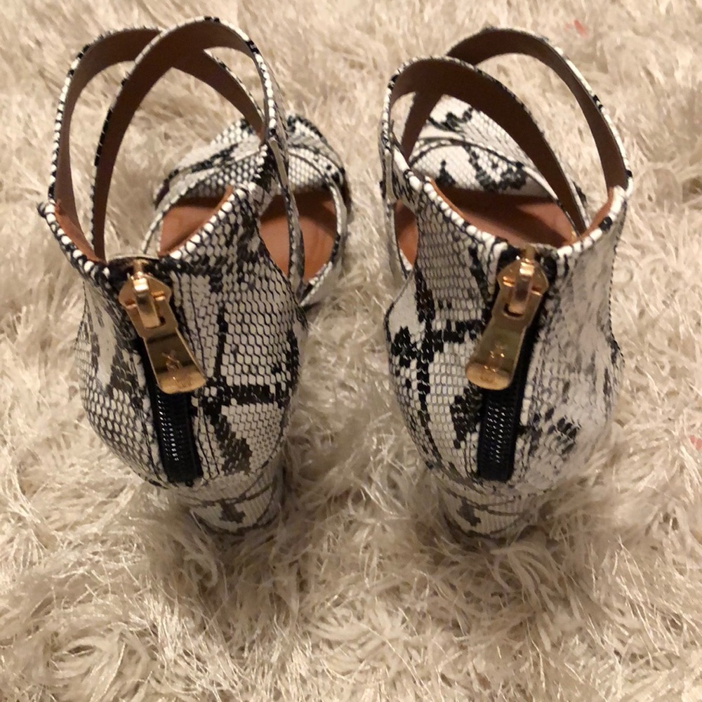 Snakeskin heels - Picture 3 of 3